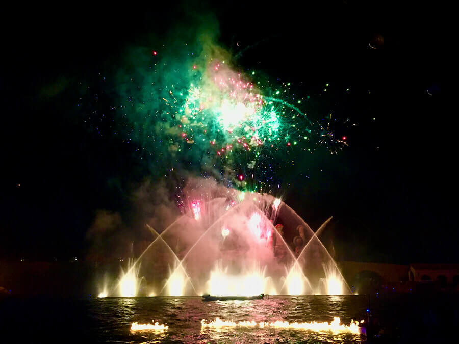FiestAventura show con fuegos artificiales de PortAventura