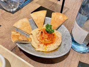 Hummus tradicional del restaurante LaLiga TwentyNines 2021