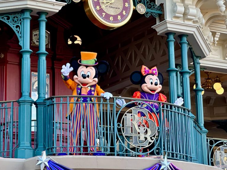 Bienvenida de Mickey y Minnie - Personajes Halloween Disneyland Paris