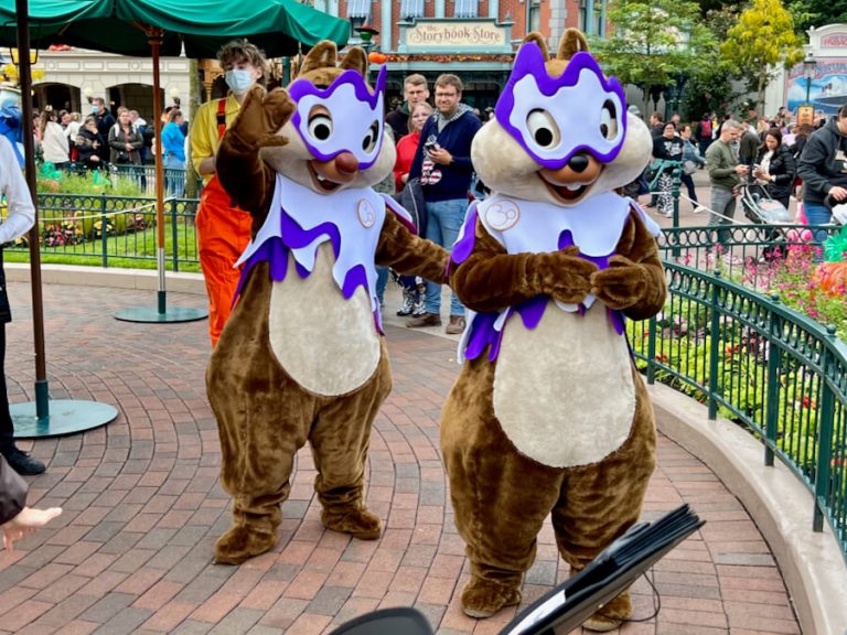 Chip y Chop disfrazados de fantasmas en el Halloween de Disneyland Paris