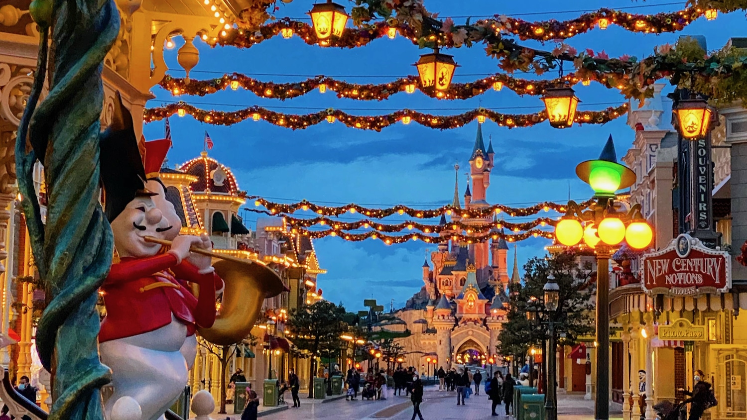 Lee más sobre el artículo Halloween 2024 en Disneyland Paris: guía completa