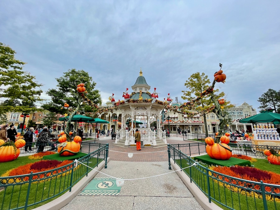 Decoración de Main Street USA en el Halloween de Disneyland Paris