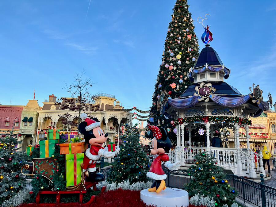 Decoración navideña y del 30 aniversario en Disneyland Paris