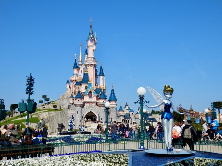 Decoración del 25 aniversario en el castillo de Disneyland Paris