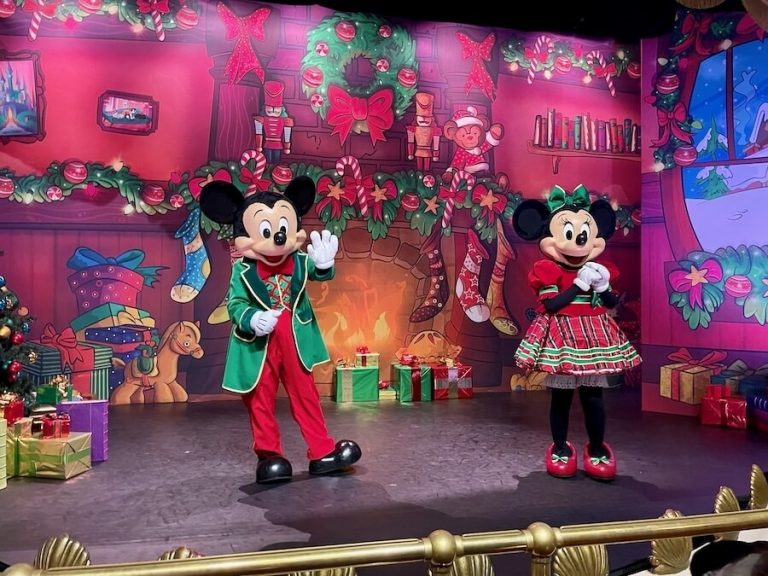 Mickey y Minnie en Meet Mickey vestidos de navidad