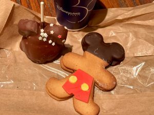 Mickeys Cake Pop y Mickeys Cookie - Boarwalk Candy Palace (5€ cada uno, a veces rebajados a 2,50€)