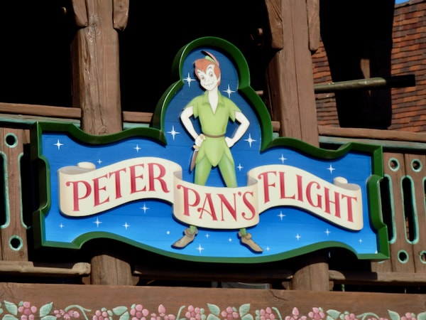 Cartel de Peter Pans Flight en Disneyland Paris