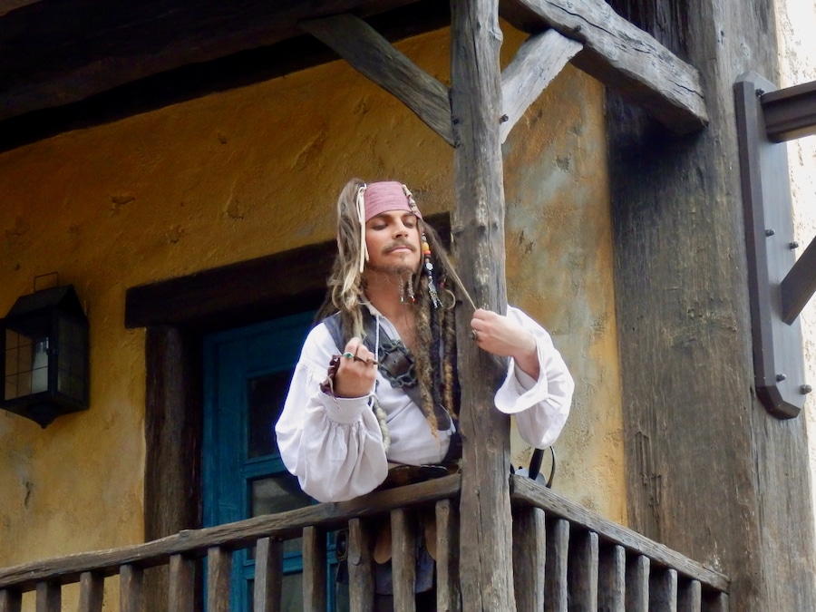 Jack Sparrow en un balcón de Disneyland Paris
