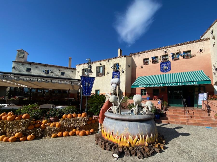 Restaurante Racó de Mar decorado de Halloween en PortAventura 2020