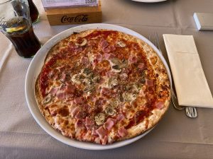 Ristorante Cavallino Ferrari Land - Pizza prosciutto e funghi