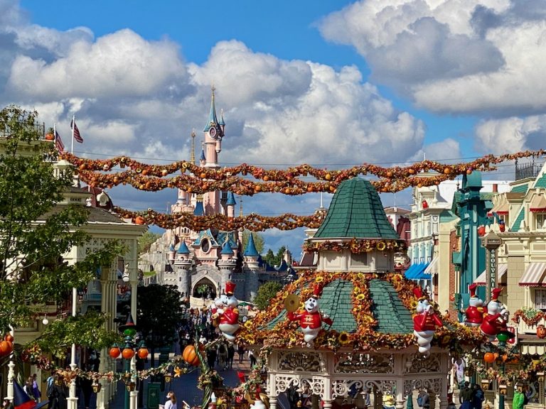 Decoraciones de Halloween en Main Street USA y Town Square de Disneyland Paris