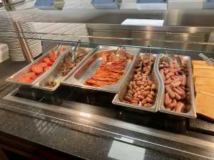 Desayuno buffet Hotel PortAventura - Salchichas y bacon
