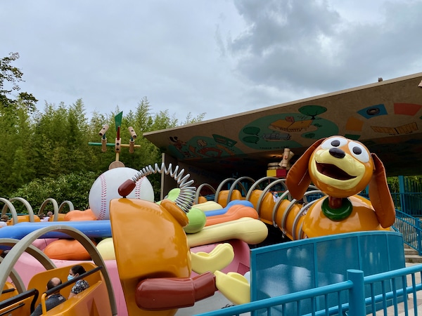 Slinky Dog Zigzag Spin Toy Story Land Atracción de Walt Disney Studios en Disneyland Paris