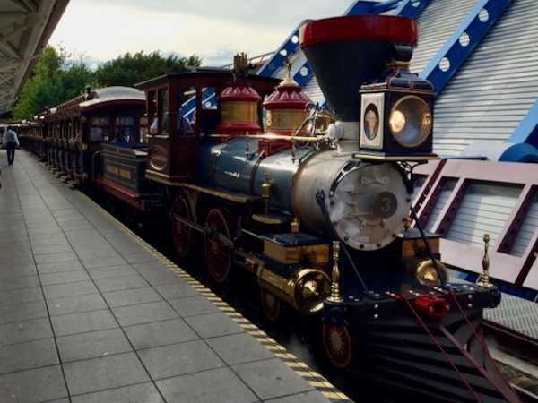 Tren de Disneyland Railroad - Atracción de Disneyland Paris