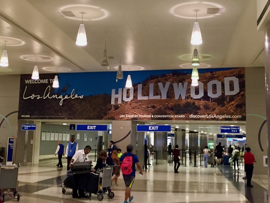 Cartel de Bienvenidos a Los Ángeles en el aeropuerto LAX