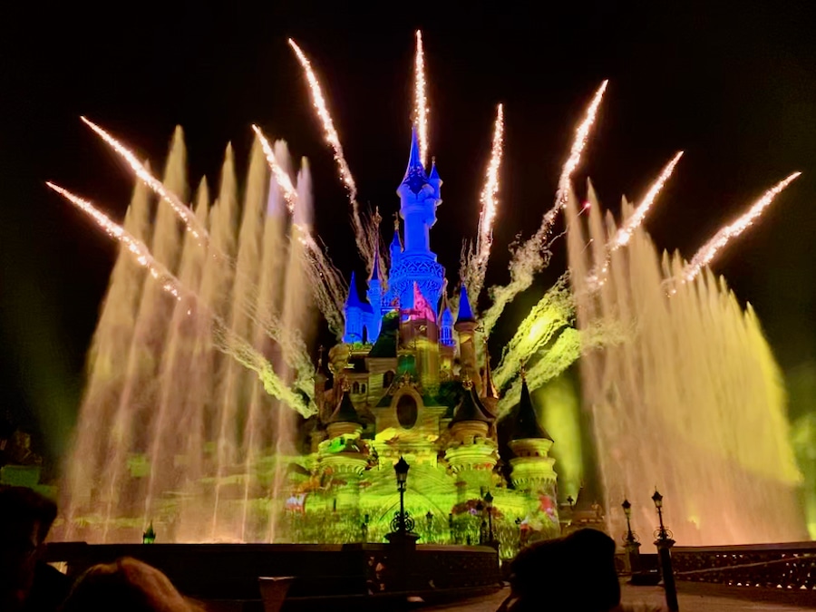 Espectáculo nocturno Disney Illuminations en Disneyland Paris