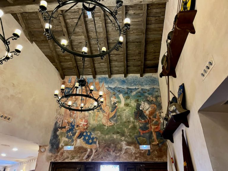 El Mesón de Carlomagno interior restaurante La Puebla Real Puy du Fou España