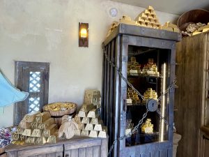 Lingotes y monedas de chocolate en Puy du Fou España
