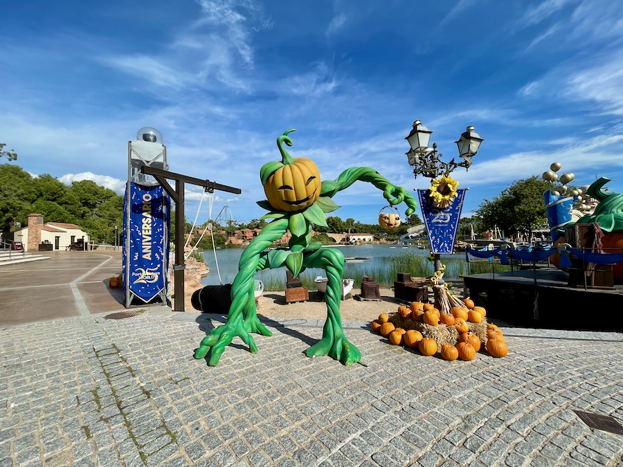 Hombre calabaza decoración de Halloween en PortAventura