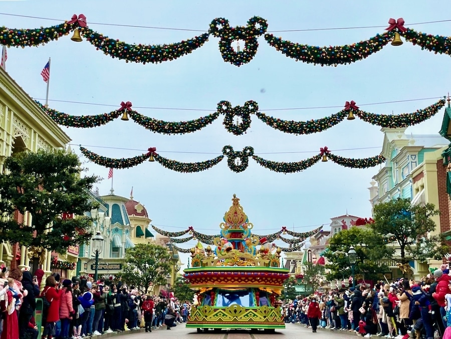 Cabalgata de Navidad por Main Street de Disneyland Paris