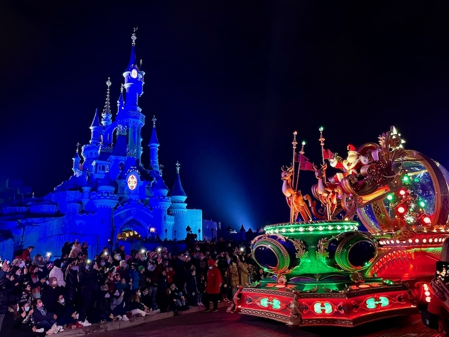 Cabalgata de navidad Mickeys Dazzling Christmas Parade en Disneyland Paris