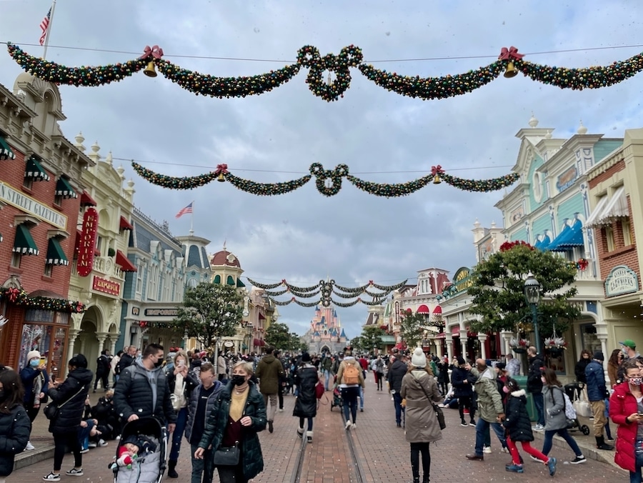 Nieve en Main Street de Disneyland Paris en Navidad