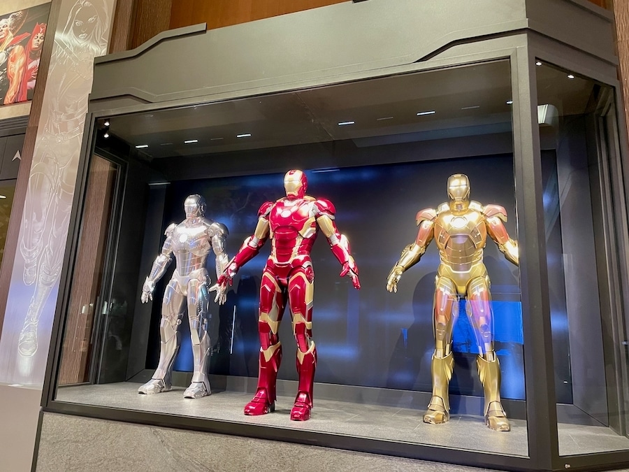Armaduras de Iron Man en el Hotel New York - The Art of Marvel de Disneyland Paris