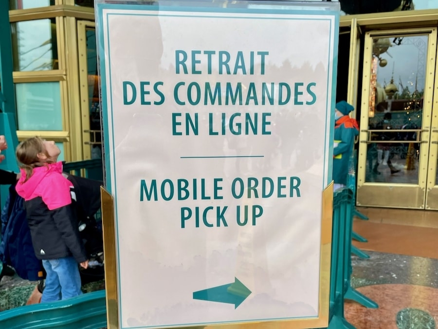 Cartel de Mobile Order para pedir comida desde el movil en Disneyland Paris