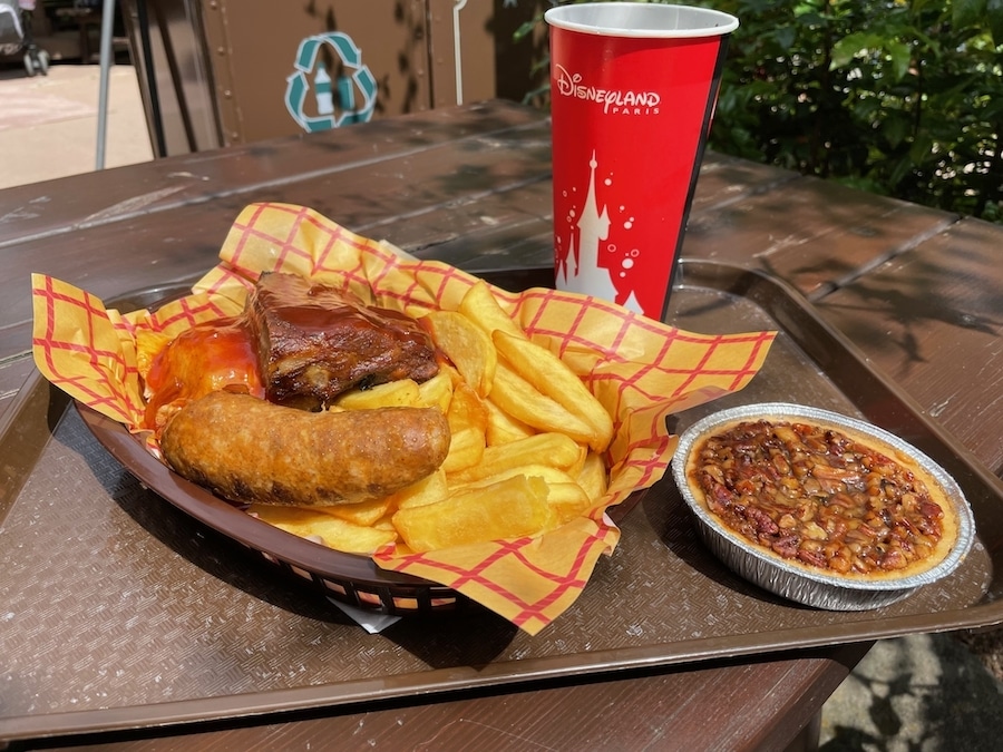 Plato del Sheriff del restaurante Cowboy Cookout Barbecue de Disneyland Paris