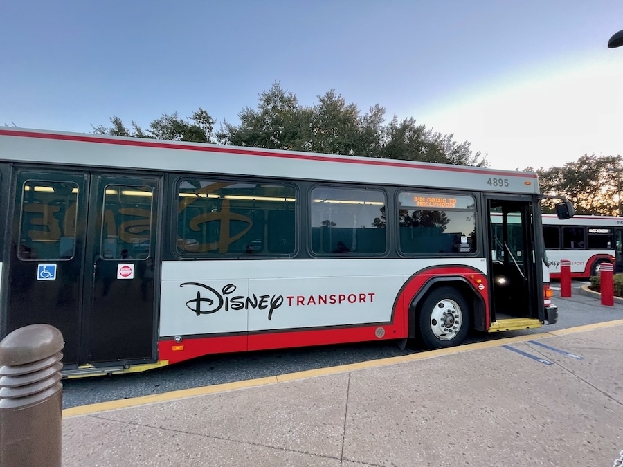 Autobús Walt Disney World - Disney Transportation de un hotel a un parque