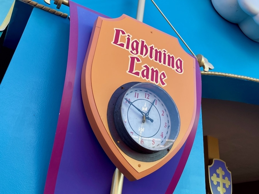 Cartel de Lightning Lane de la atracción Peter Pans Flight de Magic Kingdom en Walt Disney World
