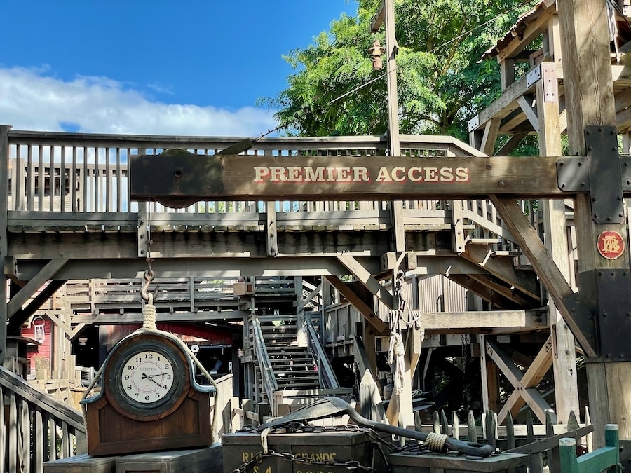 Cartel de Premier Access en Big Thunder Mountain de Disneyland Paris