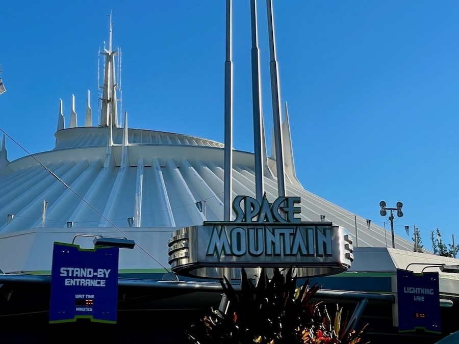 Entrada a la atraccion Space Mountain de Magic Kingdom en Walt Disney World