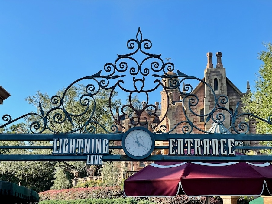 Entrada a la atracción Haunted Mansion de Magic Kingdom en Walt Disney World