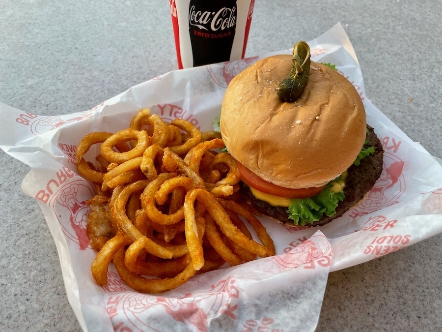 Krustyburger en el restaurante Simpsons Fast Food Boulevard de Universal Studios Florida