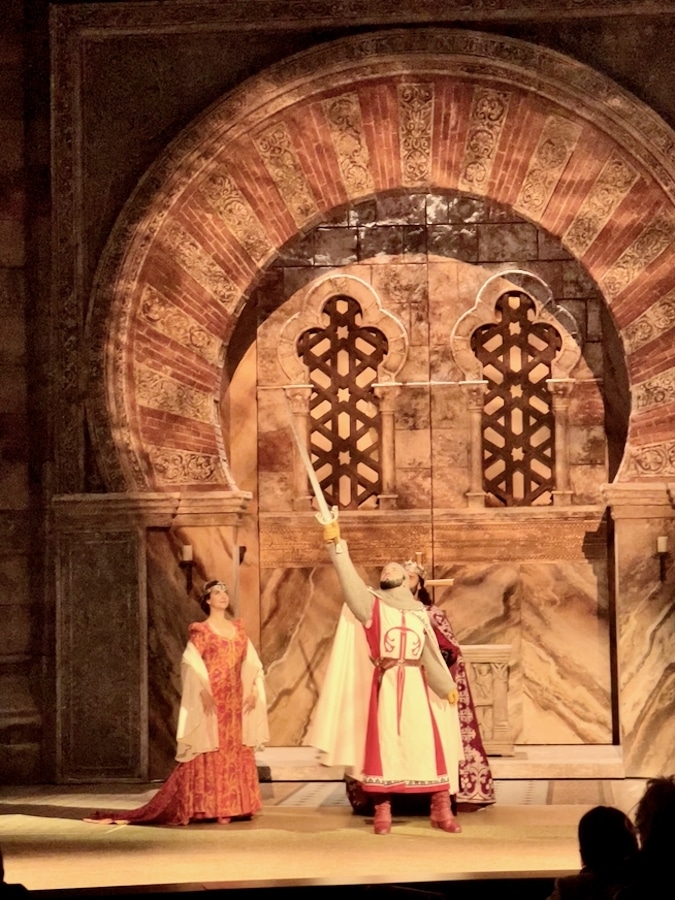El Cid y Jimena en Escena de El Último Cantar en Puy du Fou España