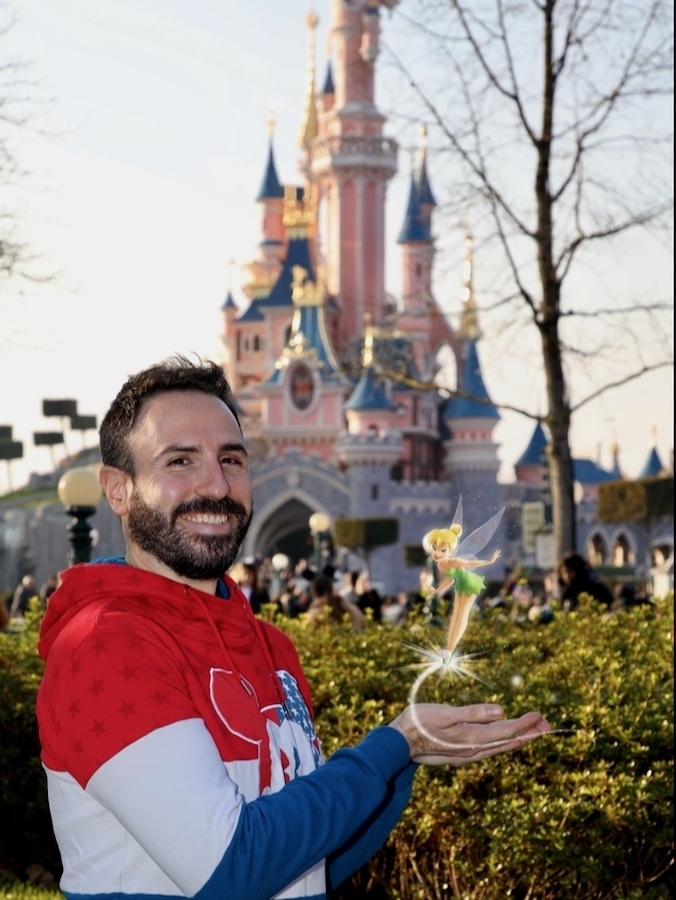 MagicShot con Campanilla delante del castillo de Disneyland Paris