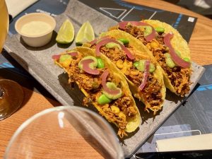 Tacos de Pollo Tinga del restaurante LaLiga TwentyNines 2022
