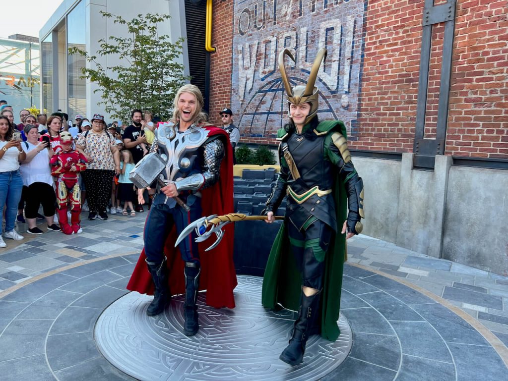 Espectáculo de Thor y Loki en Avengers Campus de Disneyland Paris