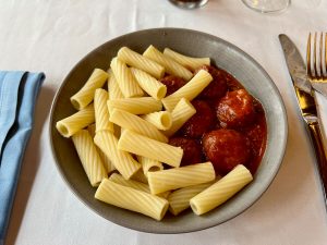 Allbóndigas vegetarianas con pasta - Racó de Mar 2022