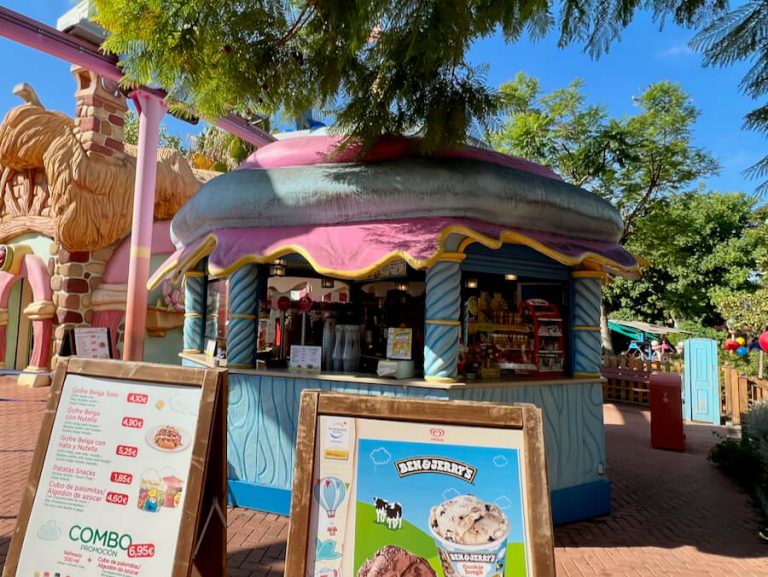 Cookie Monster Corner puesto de comida rápida en SesamoAventura de PortAventura