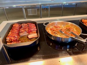 Magra de cerdo asada con salsa barbacoa y salmón glaseado con especias asiáticas - PYM Kitchen