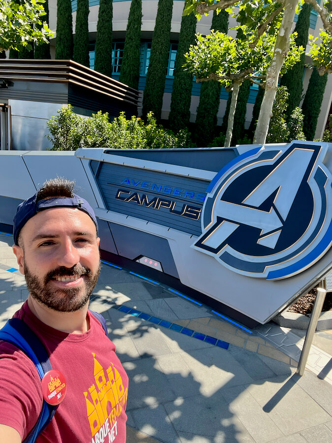 ParqueTematicoNet en la entrada de Avengers Campus Disneyland Paris