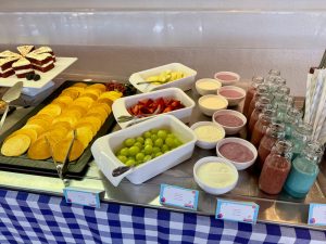 Tortitas, fruta, yogures, smoothies - Easter Brunch Marco Polo PortAventura 2024