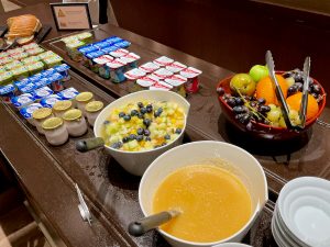 Yogures fruta compota - Desayuno en el Hotel New York - The Art of Marvel