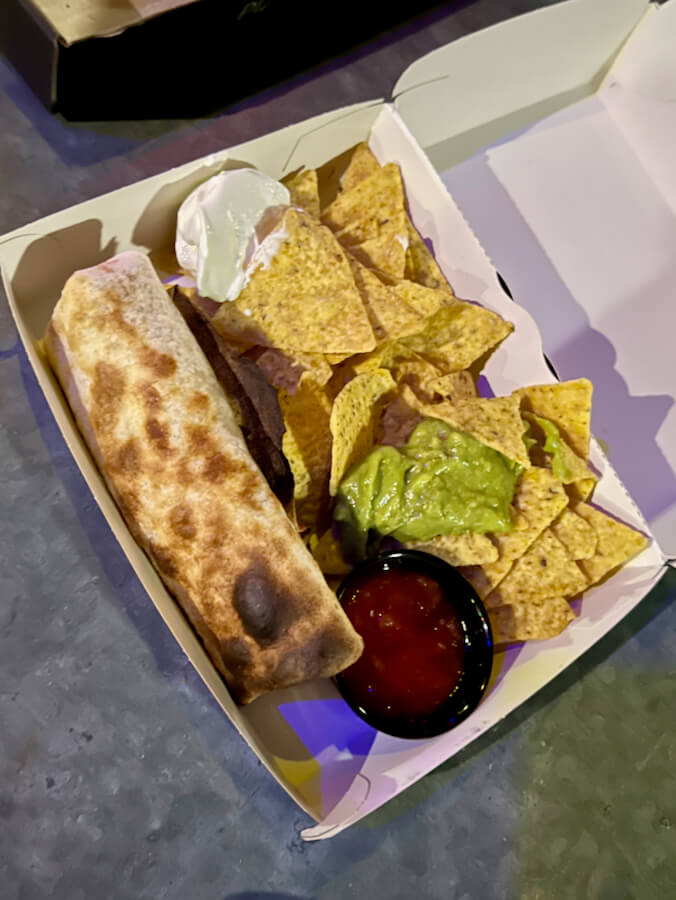 Burrito de pollo y nachos Horrorland 2022