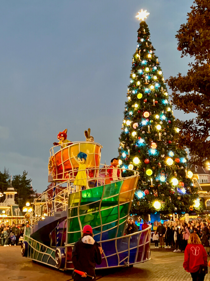 Cabalgata Its Time to Shine del 30 aniversario en navidad Disneyland Paris