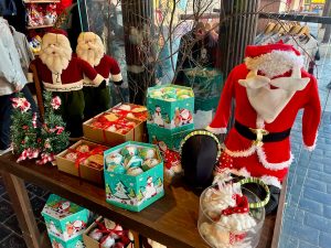 Decoraciones navidad en tienda de PortAventura