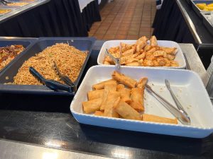 Noodles veganos, gyozas y rollitos de primavera - Buffet libre Marco Polo en PortAventura