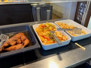 Pollo asado y patatas - Buffet libre Marco Polo en PortAventura